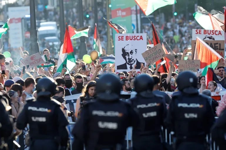 Anti-Israel Protests Disrupt La Vuelta Cycling Race in Spain, Drawing Prime Minister’s Concern