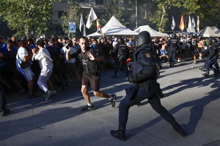 Controversy at Bernabéu: Palestinian Flags Prohibited Amidst Clashes with Marseille Supporters
