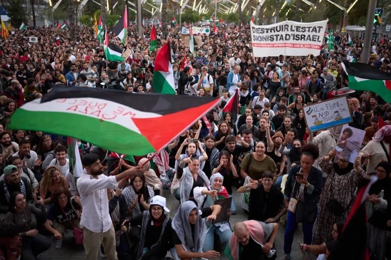 Calls Mount for UEFA and FIFA to Sanction Israeli Teams Amid Gaza Conflict