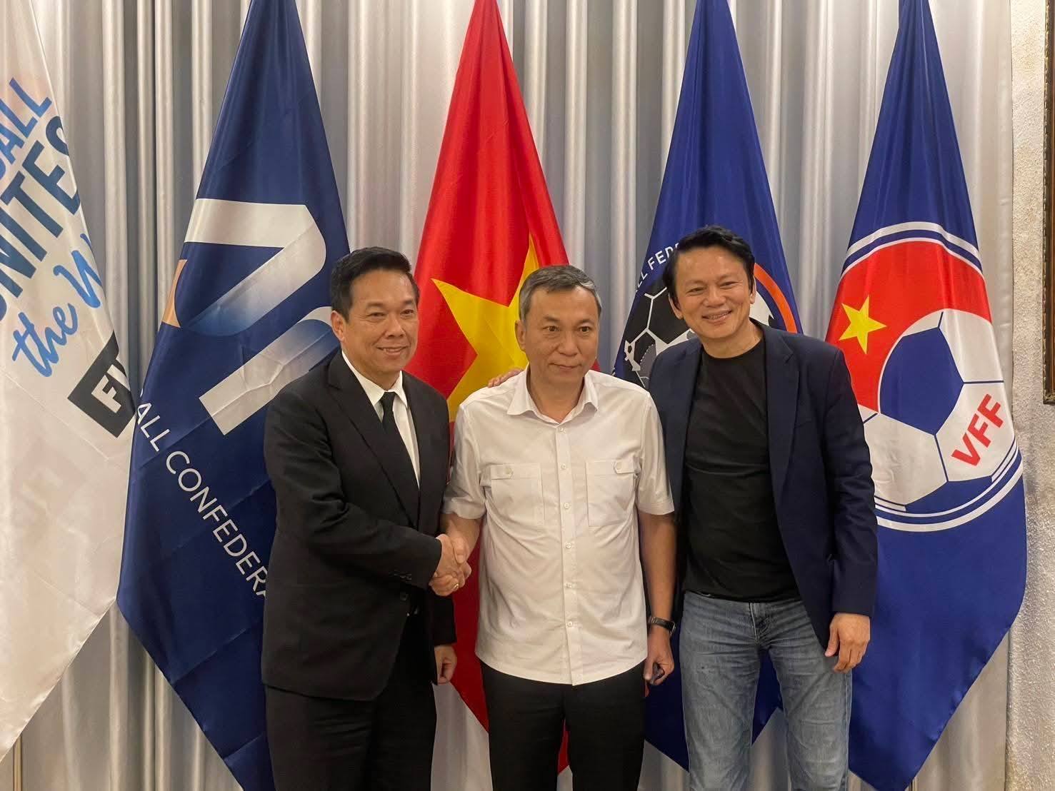 Thai FA Delegation Travels to Hanoi to Offer Apology for Flag Error