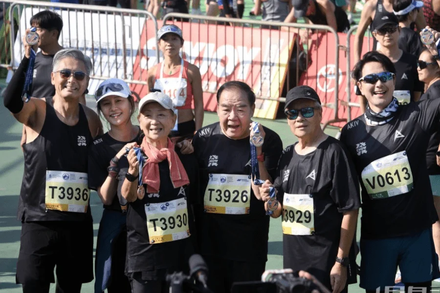 Veteran Actor Chow Yun-fat Leads Star-Studded Group in Hong Kong Marathon