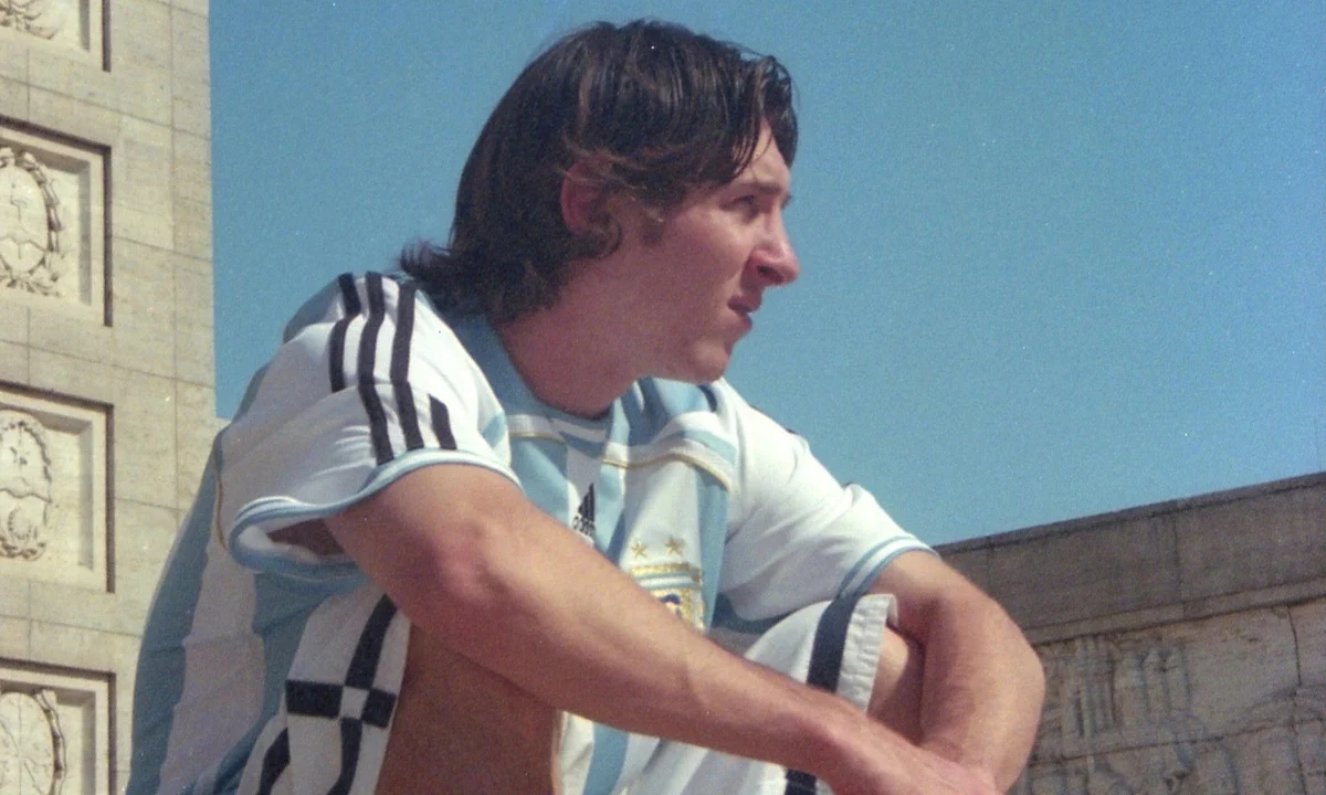 From Humble Beginnings to Global Icon: The Inspiring Story of Lionel Messi’s Early Struggles