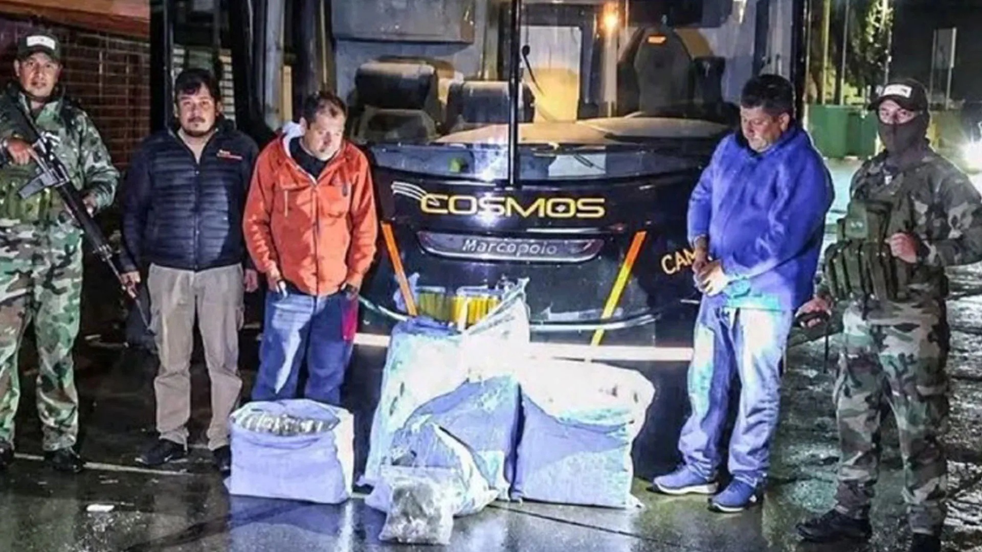 Bolivian Police Seize 86.5 kg Marijuana from Bus Impersonating Sao Paulo FC Team Transport